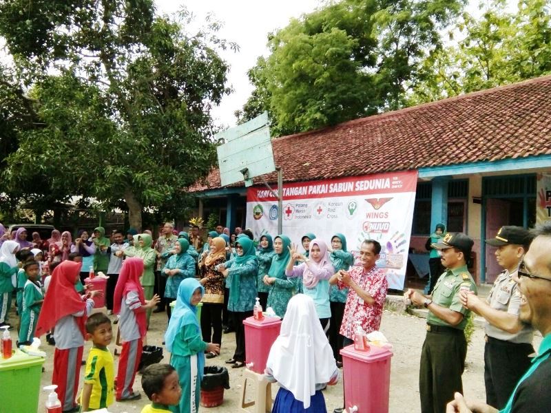 Danramil 10/Kradenan bersama Forkompincam Cuci Tangan